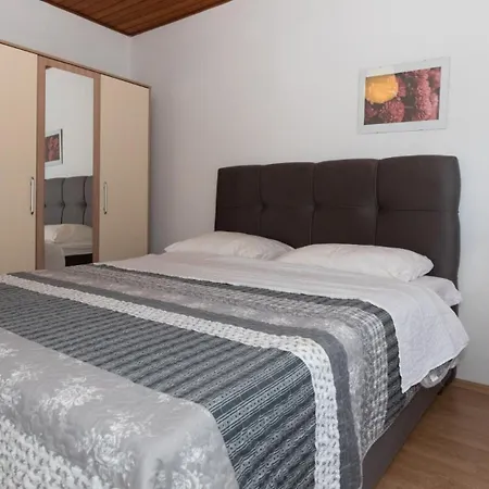 Apartment Dubravka By Guide